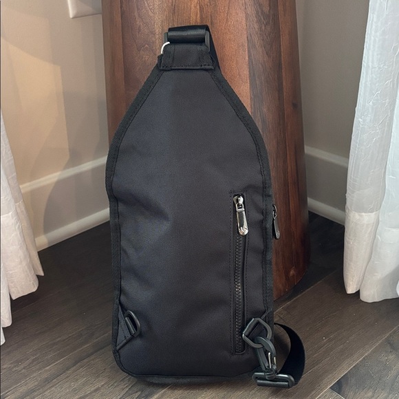 True Religion Yeta Sling Crossbody,3 zip compartments,credit card slots - Picture 3 of 16